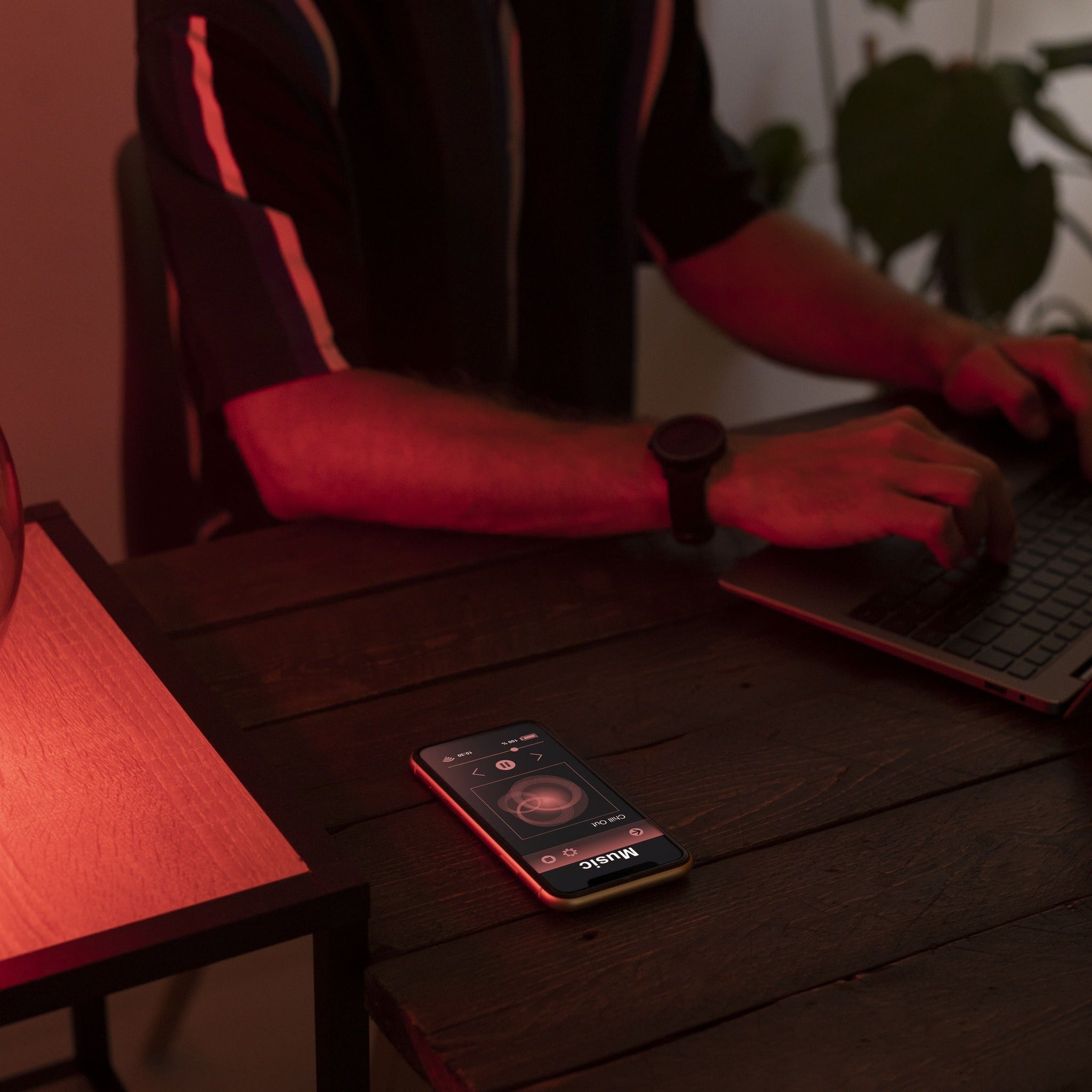 Grounding vs Red Light Therapy: Which Natural Healing Modality Is Right for You?